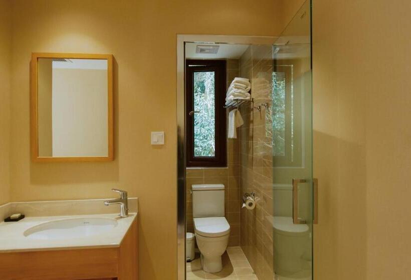 Kertre Néző Standard Szoba, Pin Cheng