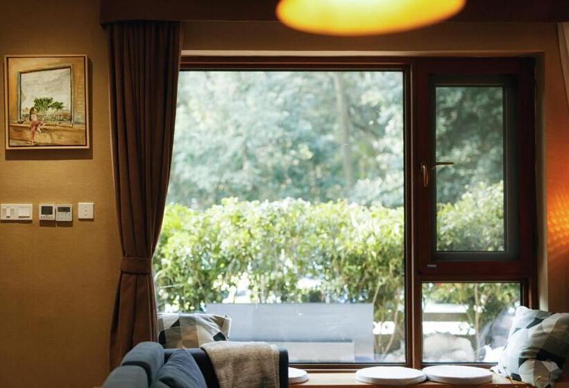 Kertre Néző Standard Bungalow, Pin Cheng