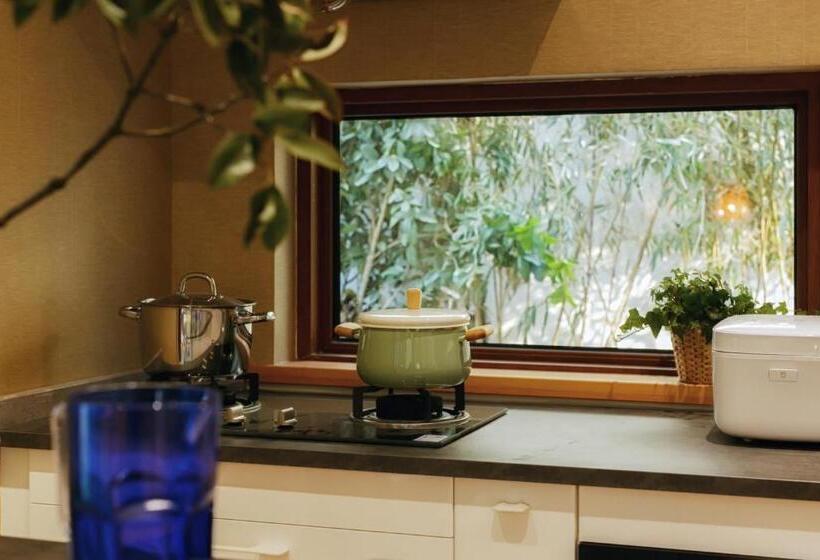 Kertre Néző Standard Bungalow, Pin Cheng