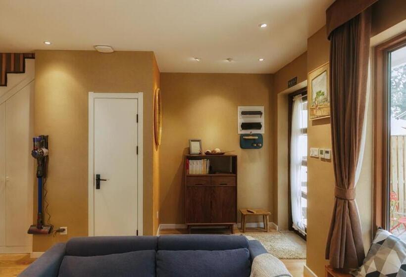 Kertre Néző Standard Bungalow, Pin Cheng