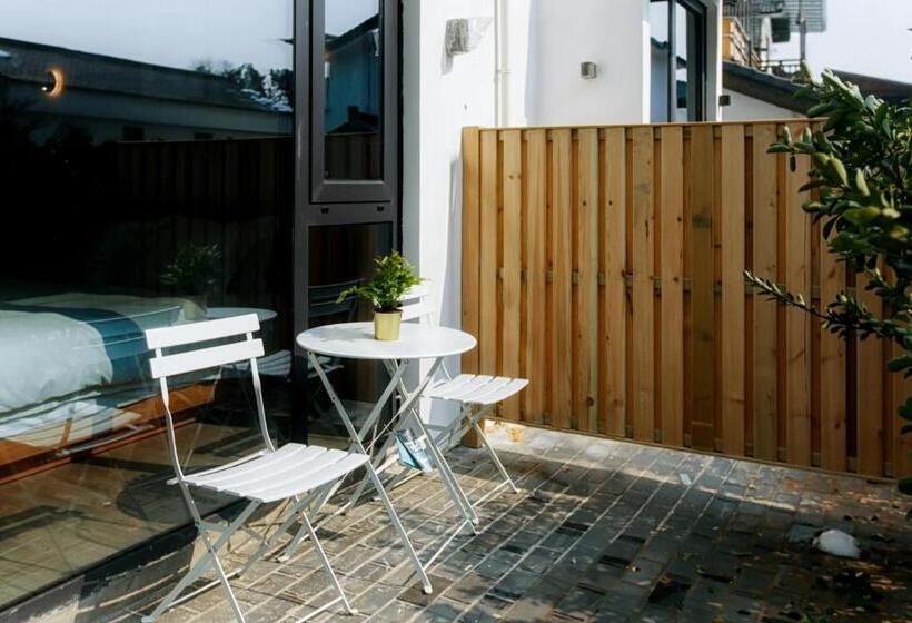 Kertre Néző Standard Szoba, Pin Cheng