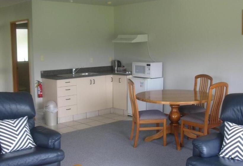 Апартаменты 1 Спальня, Karamea River Motels