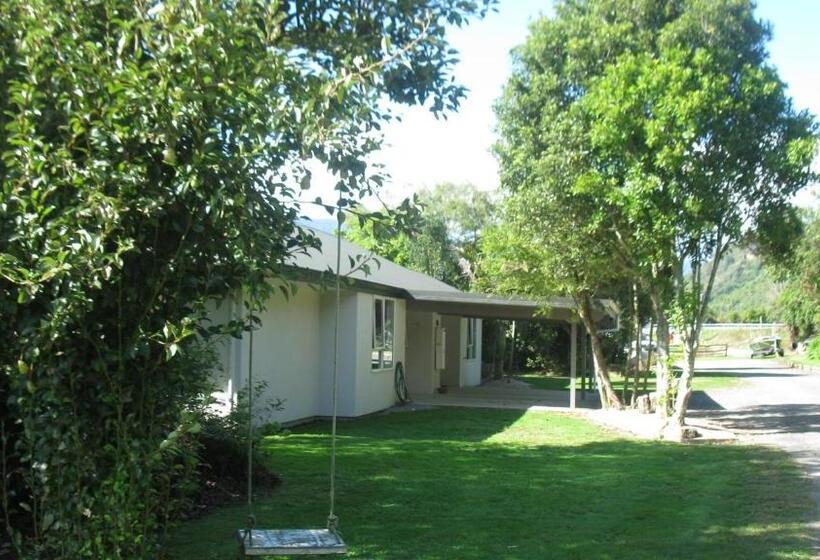 Апартаменты 2 Спальни, Karamea River Motels