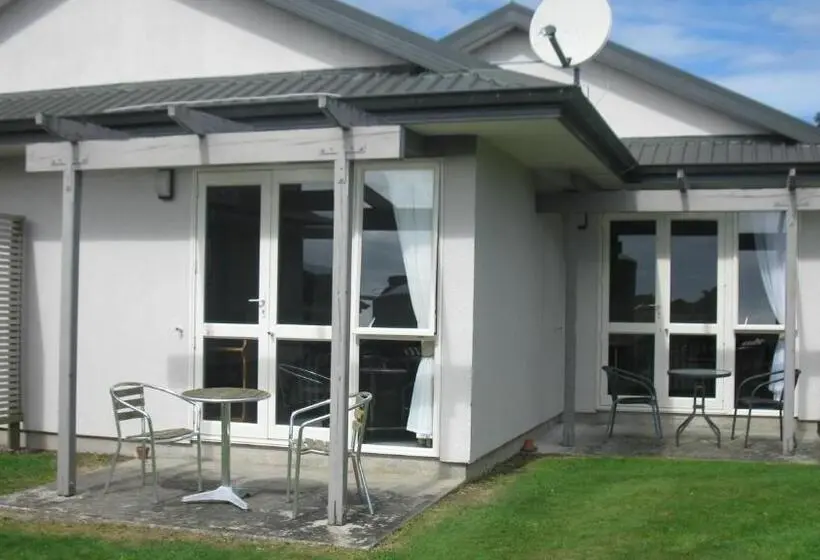 インサイドのスタンダードスタジオ, Karamea River Motels