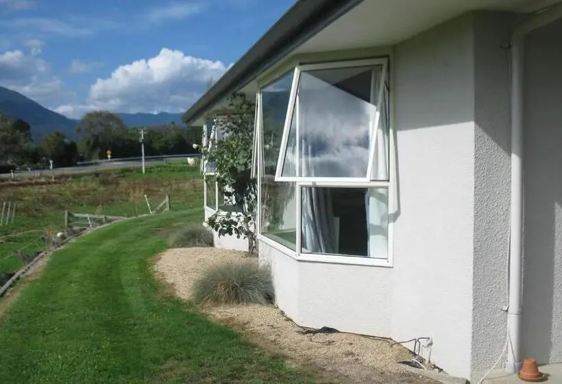 １ベッドルームインサイドアパートメント, Karamea River Motels