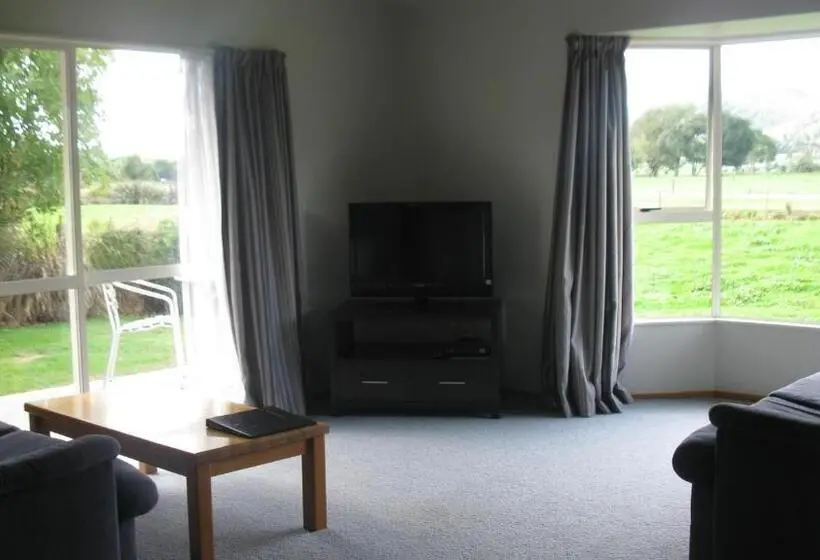 １ベッドルームインサイドアパートメント, Karamea River Motels