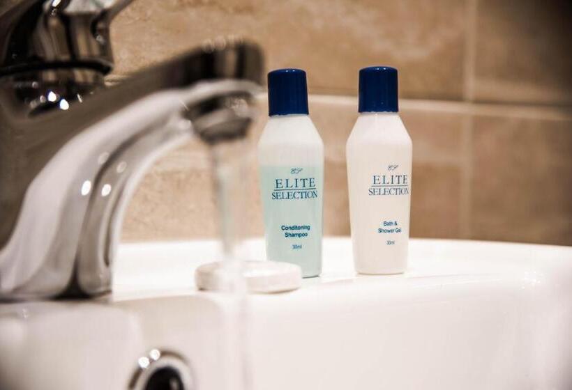 标准三人间, Melandre Hotel By Saba