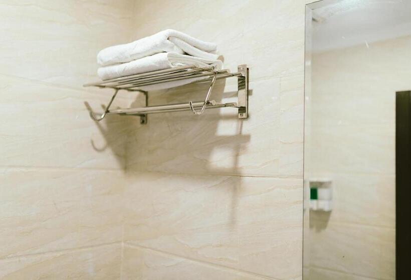 اتاق استاندارد با تخت بزرگ, Barelang Hotel Nagoya Batam