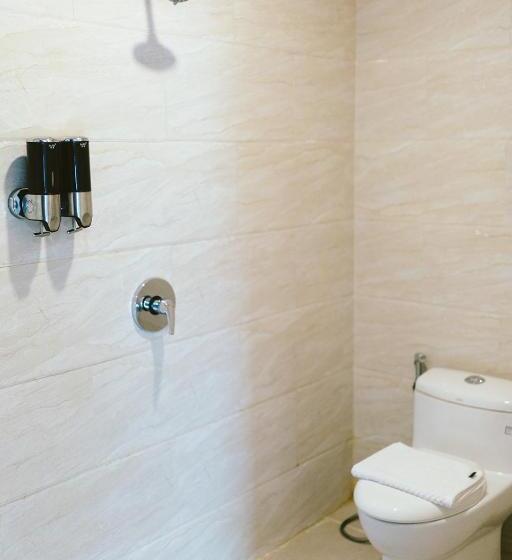 اتاق لوکس با تخت بزرگ, Barelang Hotel Nagoya Batam