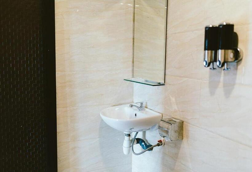 חדר דחוקס עם מיטת קינג, Barelang Hotel Nagoya Batam