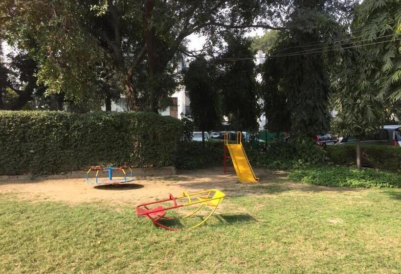 اتاق لوکس با چشم‌انداز باغ, Homestay Chateau 39