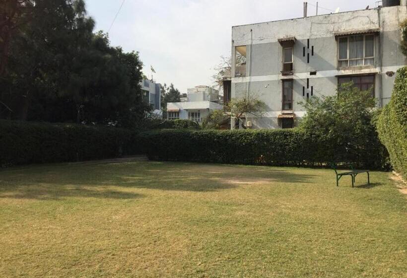 اتاق لوکس با چشم‌انداز باغ, Homestay Chateau 39
