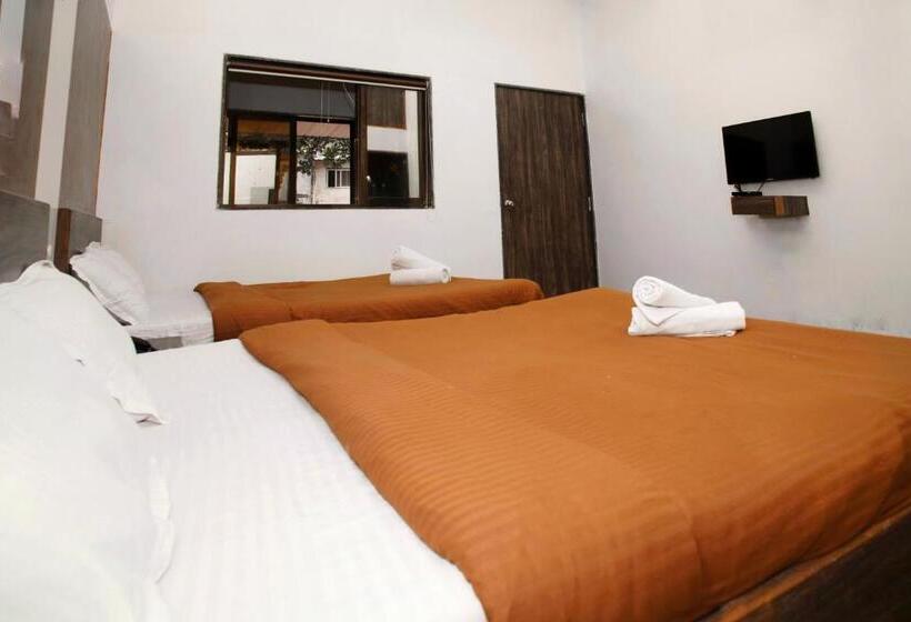 חדר סטנדרט לארבעה, Ambassador