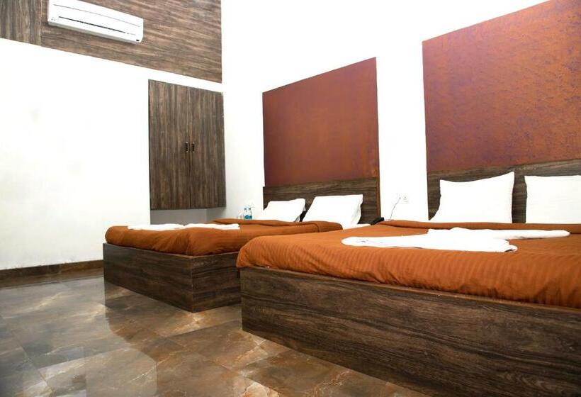 חדר סטנדרט לארבעה, Ambassador