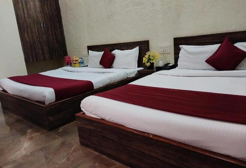 חדר סטנדרט לארבעה, Ambassador