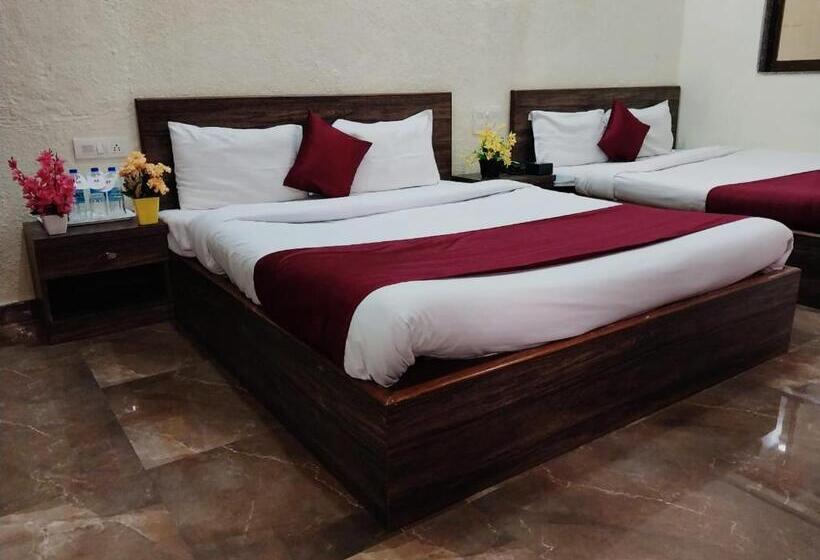 חדר סטנדרט לארבעה, Ambassador