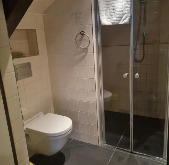 Deluxe Neljän Hengen Huone, Oldenburg