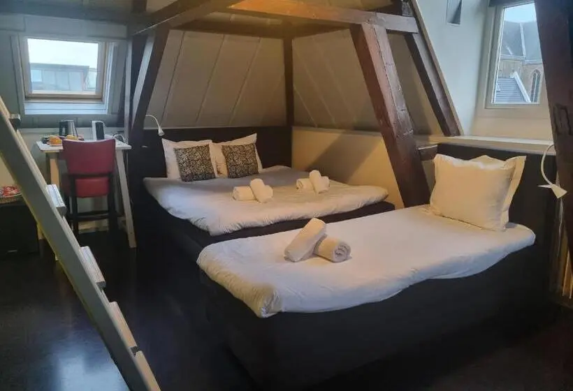 Deluxe Neljän Hengen Huone, Oldenburg