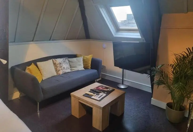 Deluxe Neljän Hengen Huone, Oldenburg