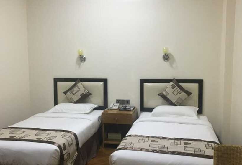 اتاق استاندارد, Yadanar Oo