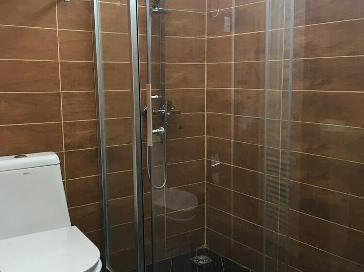 اتاق سوپریور, Yadanar Oo