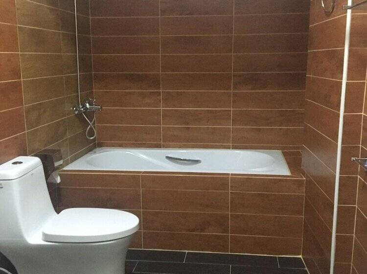 اتاق خانوادگی, Yadanar Oo