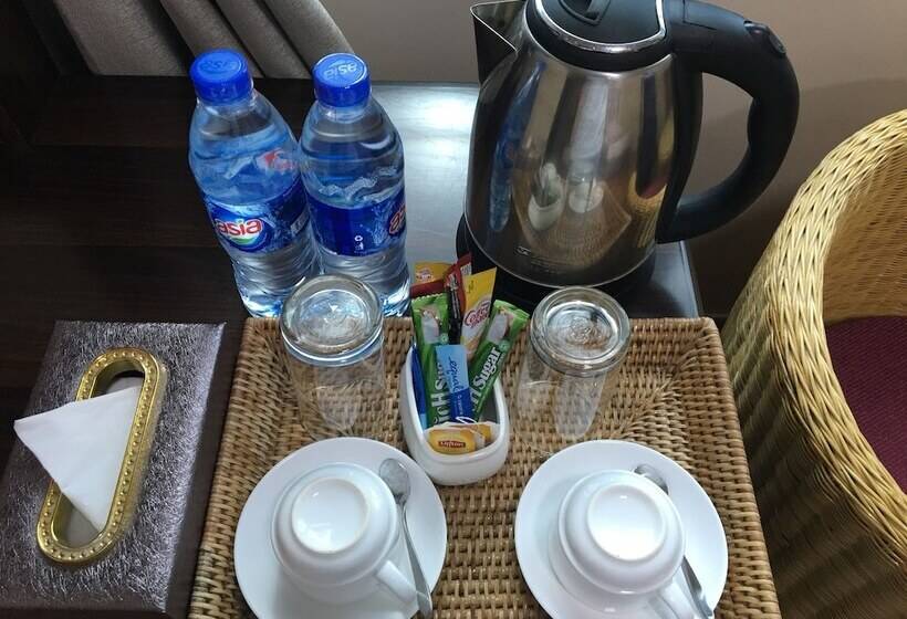 اتاق خانوادگی, Yadanar Oo