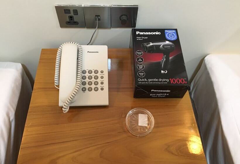 اتاق خانوادگی, Yadanar Oo