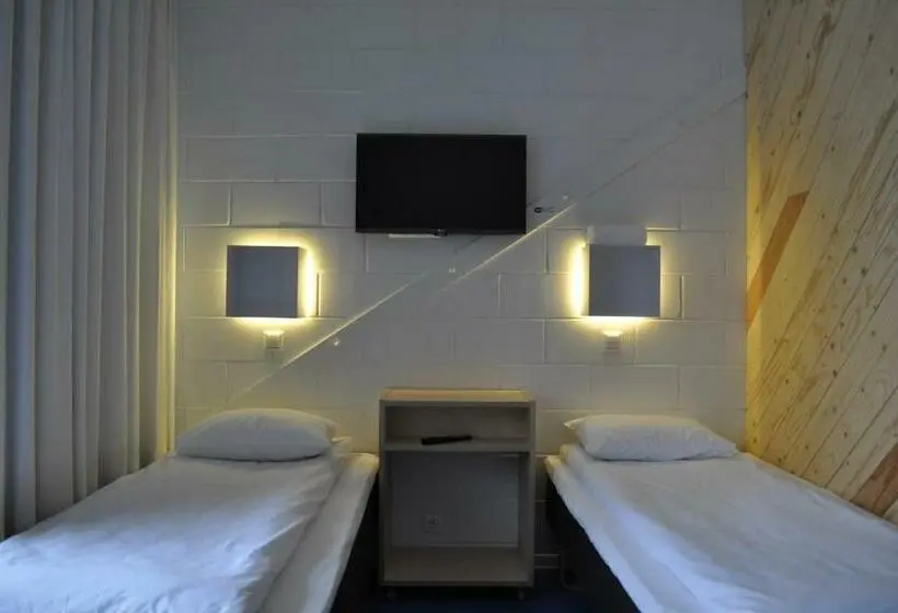 اتاق استاندارد سه نفره, Pärnu Rannastaadioni Hostel