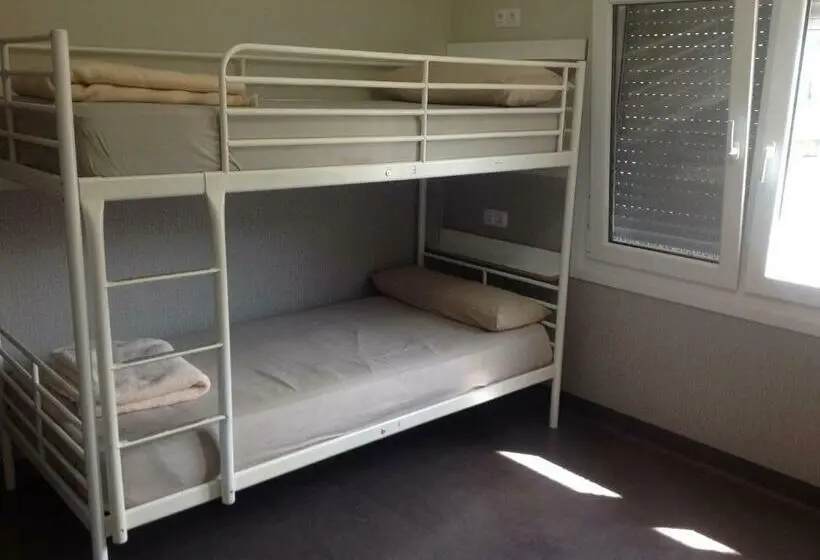 ルームシェアのワンベッド, Albergue As Eiras