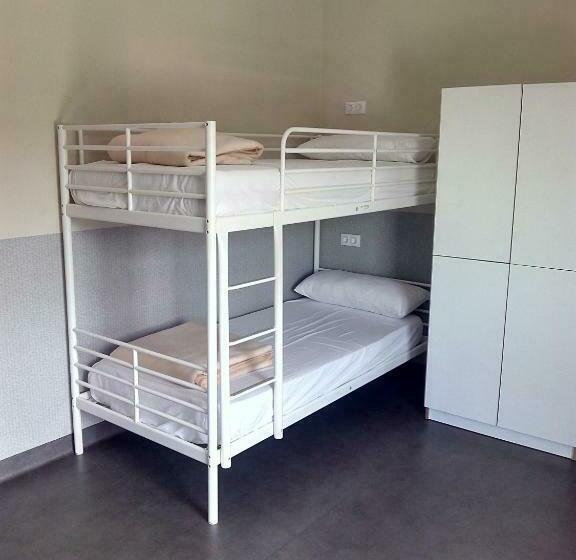 سرير فى غرفة مشتركه, Albergue As Eiras