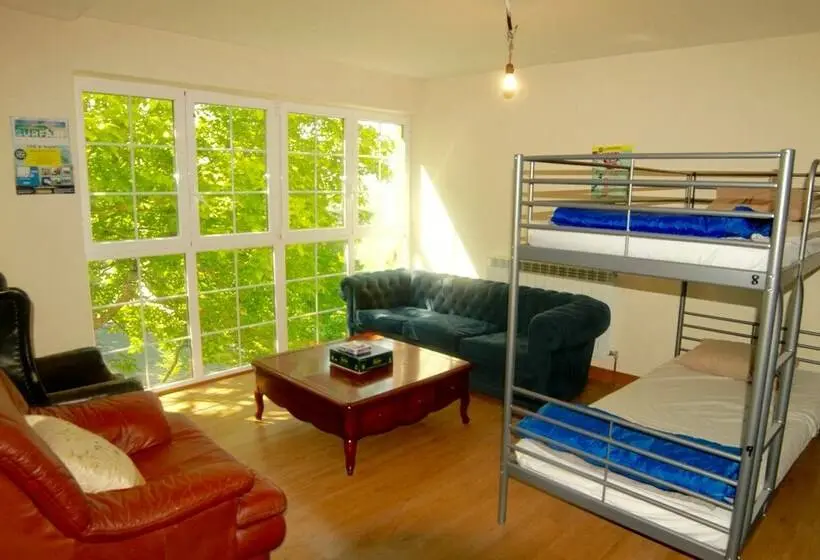 ルームシェアのワンベッド, Surf Camp San Sebastian Partyhostel