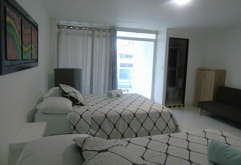 발코니가 있는 스위트, Blue Emerald Inn