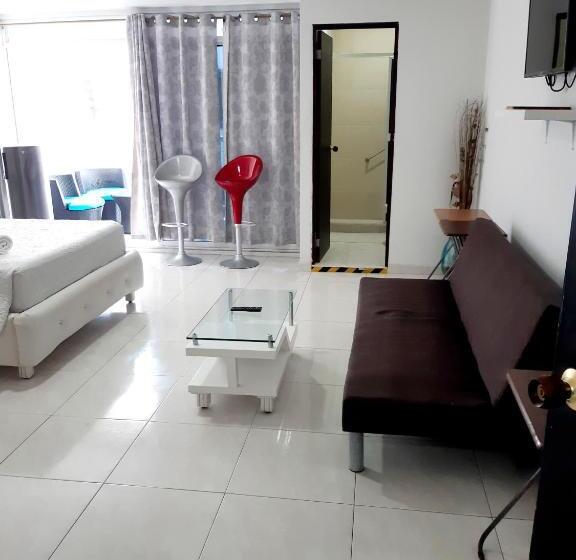 발코니가 있는 스위트, Blue Emerald Inn