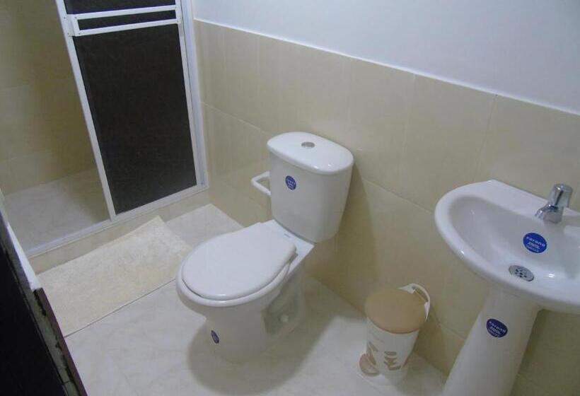 스탠다드 스튜디오, Blue Emerald Inn