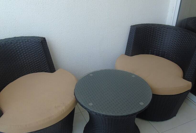 발코니가 있는 스위트, Blue Emerald Inn