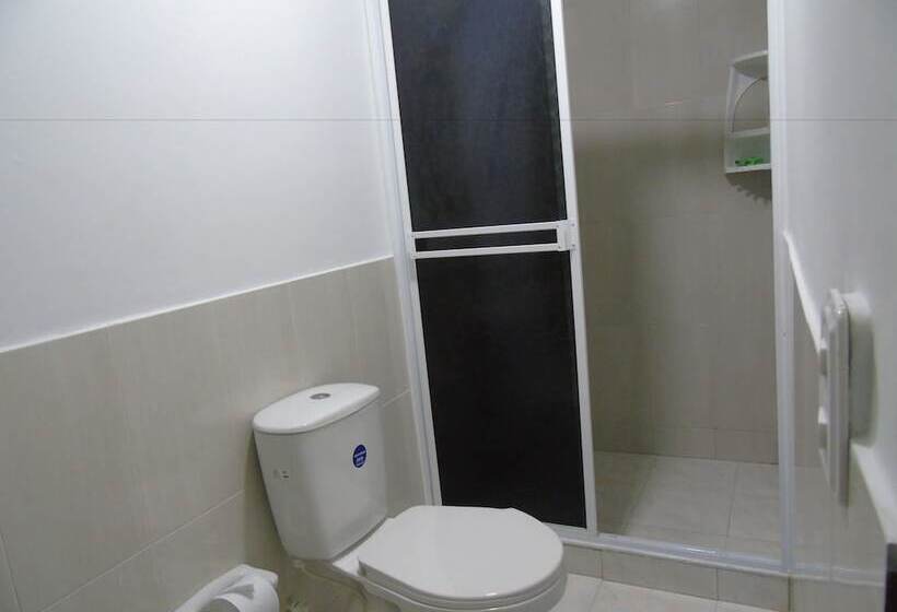 스탠다드 스튜디오, Blue Emerald Inn