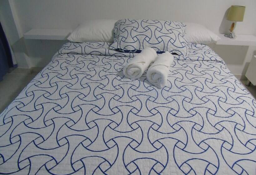 스탠다드 스튜디오, Blue Emerald Inn