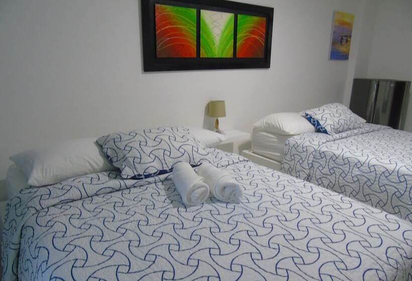 스탠다드 스튜디오, Blue Emerald Inn