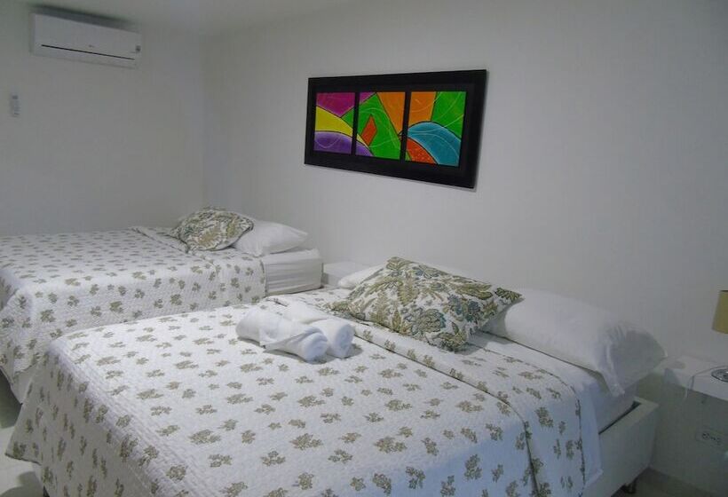 스탠다드 스튜디오, Blue Emerald Inn