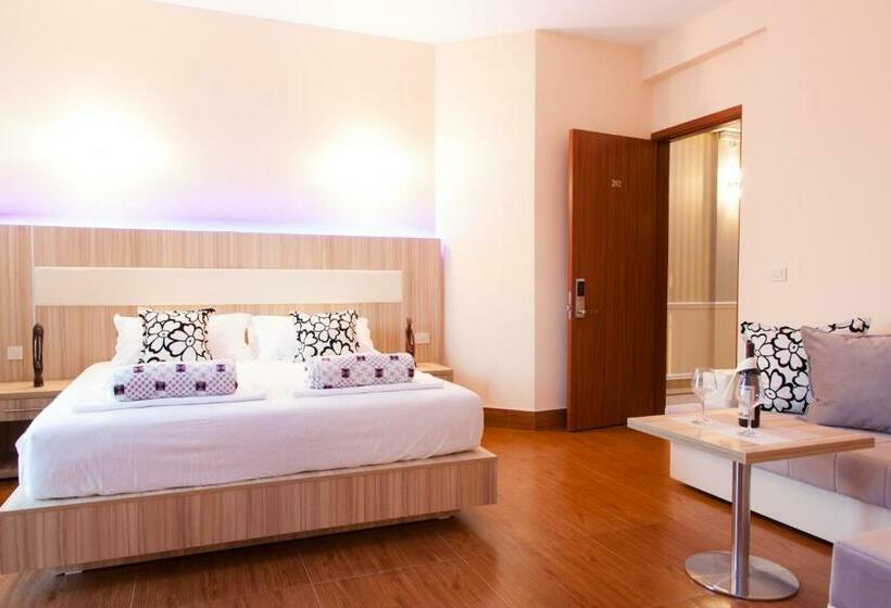 Deluxe Room Garden View, Blue Moon