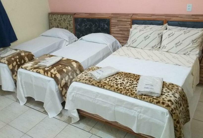 デラックストリプルルーム, Dalias