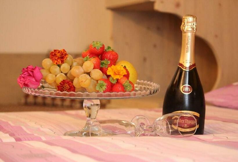 标准间带阳台, Lory