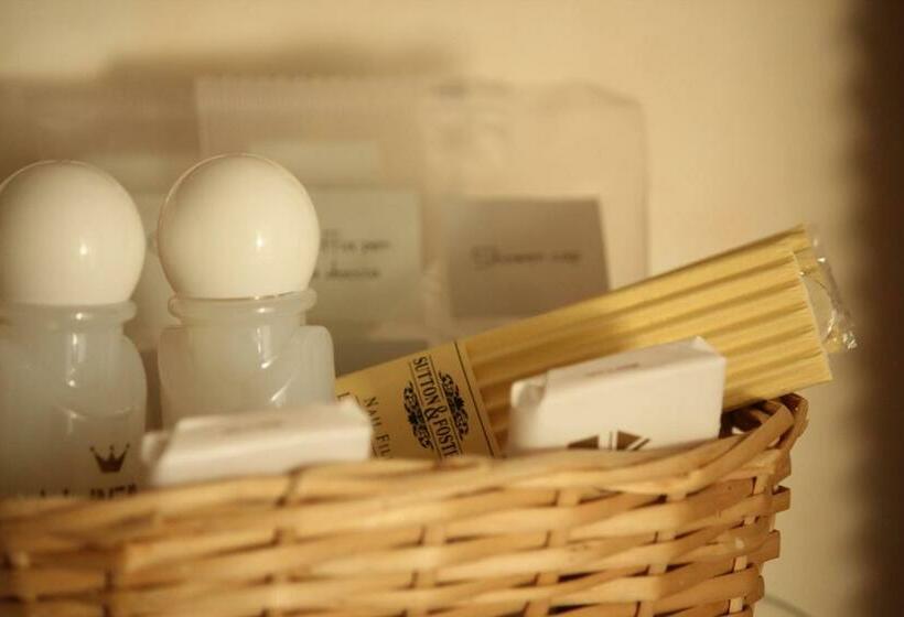 标准间带阳台, Lory