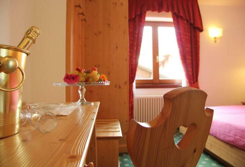 标准间带阳台, Lory