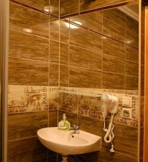 スタンダードスタジオ, Restauracja Redos