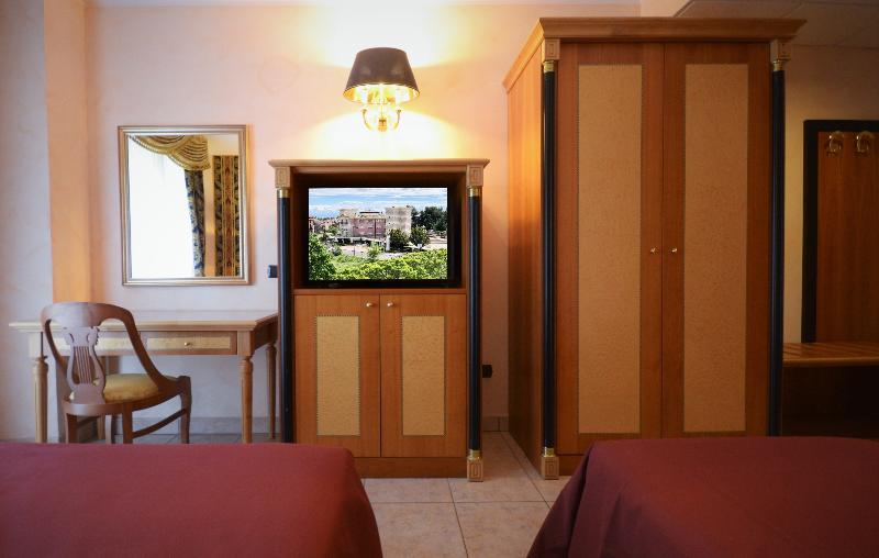 Четырехместный Номер Классик, San Giovanni Rotondo Palace   Alihotels
