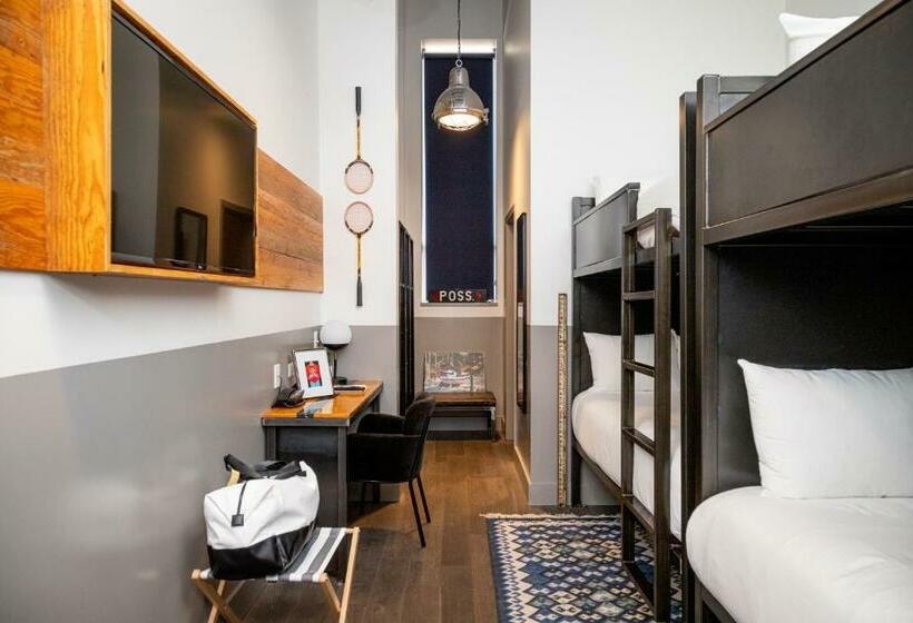 اتاق استاندارد چهار تخته, The Chicago Hotel Collection River North