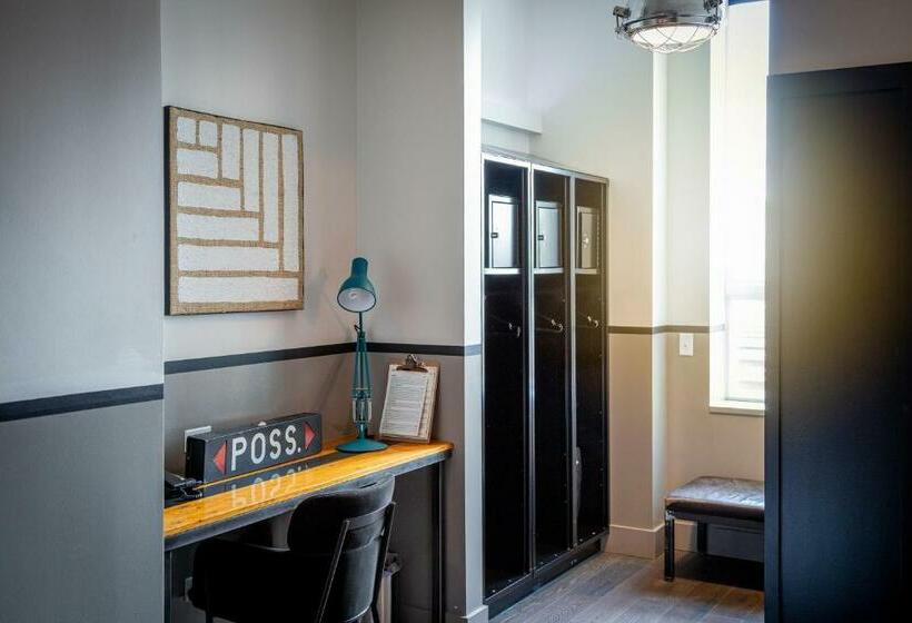 اتاق لوکس با تخت بزرگ, The Chicago Hotel Collection River North