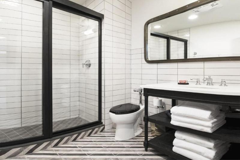 اتاق لوکس با تخت بزرگ, The Chicago Hotel Collection River North